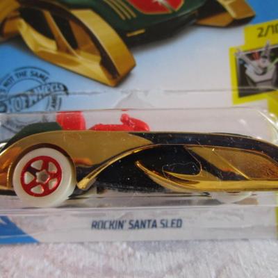2 Hot Wheels cars