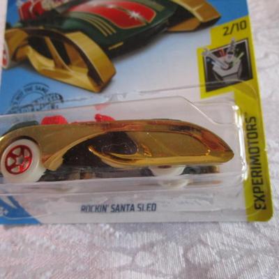 2 Hot Wheels cars