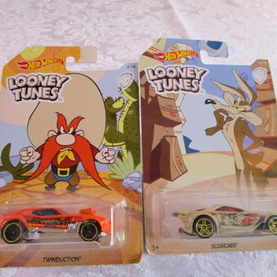2 Looney Tunes Hot Wheels cars