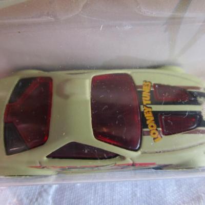 2 Looney Tunes Hot Wheels cars