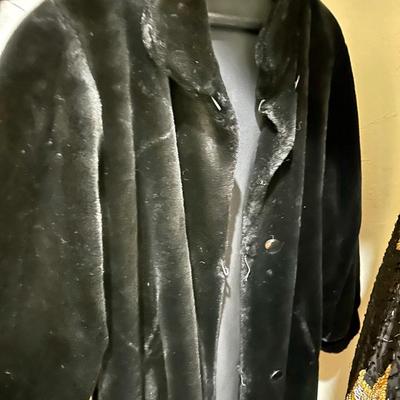 Women's Closet - Mink Coat from Koslows - Plus size estimate 14-16