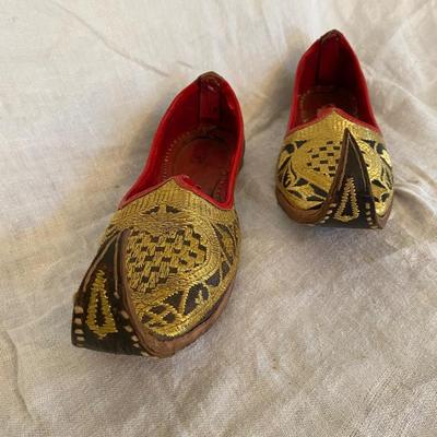 Vintage Turkish souvenir handstitched Leather Slippers