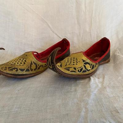 Vintage Turkish souvenir handstitched Leather Slippers