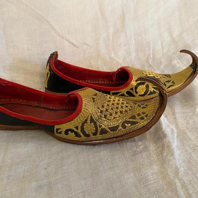 Vintage Turkish souvenir handstitched Leather Slippers