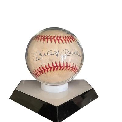 Signed Sporting Memorabilia - Mickey Mantle Baseball in case - No COA