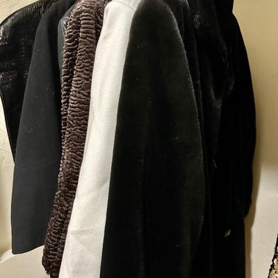 Entry Hallway - Women's Closet - Faux Fur Closet Lot - Plus size Xl - 2XL
