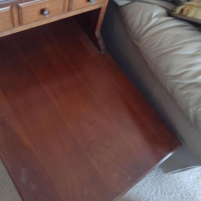 Pair of Matching Pennsylvania House Side Tables