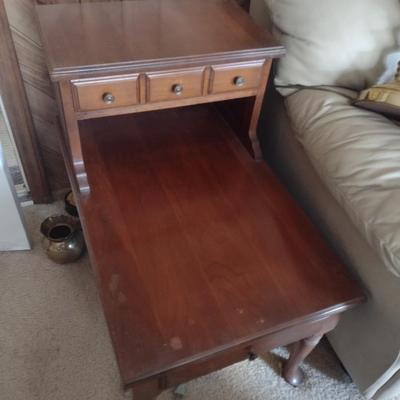 Pair of Matching Pennsylvania House Side Tables