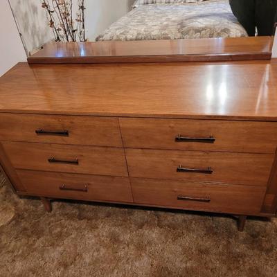 Mid century modern dresser, perfect condition