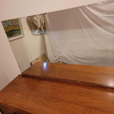 Mid century modern dresser, perfect condition