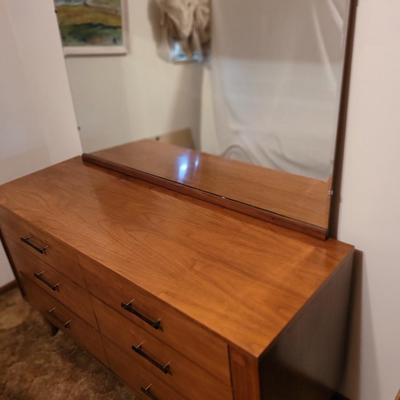 Mid century modern dresser, perfect condition