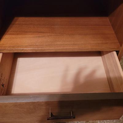 Kroehler nightstand