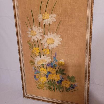 Embroidery on burlap daisies