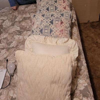 4 throw pillows