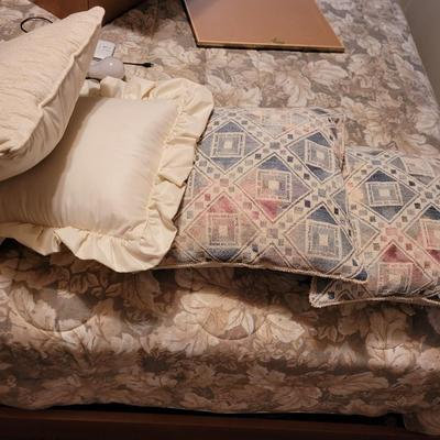 4 throw pillows