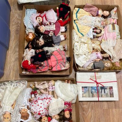Tote of small dolls