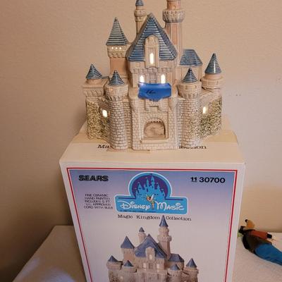 Magic Kingdom ceramic castle 1968 with original box