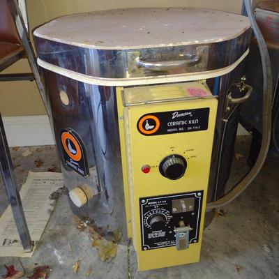 Duncan Ceramic Kiln- Model LT-3K- Approx 19 3/4" in Diameter, 20" Tall