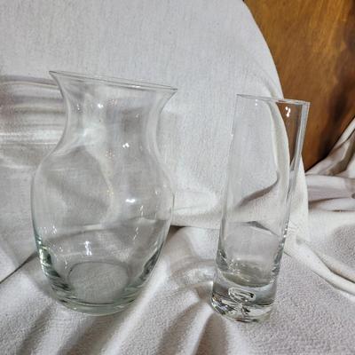 2 crystal vases