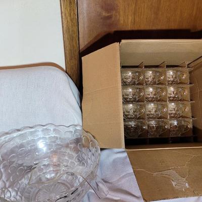 Crystal punchbowl with 12 cups and hooks