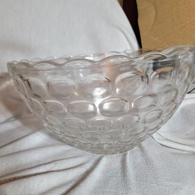 Crystal punchbowl with 12 cups and hooks