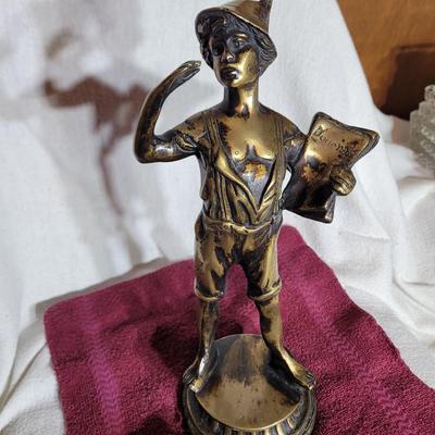 Bronze sculpted paperboy
