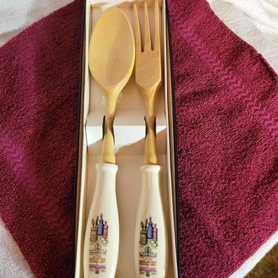 Souvenir Disney serving tongs, New in box