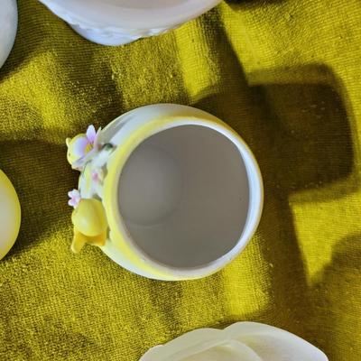 Dainty containers