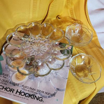 Anchor hocking serving platter and 3 small serving bowls