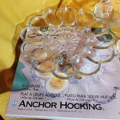Anchor hocking serving platter and 3 small serving bowls