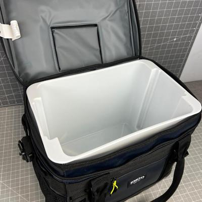 IGLOO Max COLD Soft Cooler with Handles