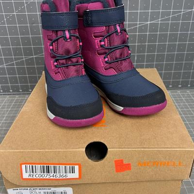 Little Girls Size 10 Snow Boots. 