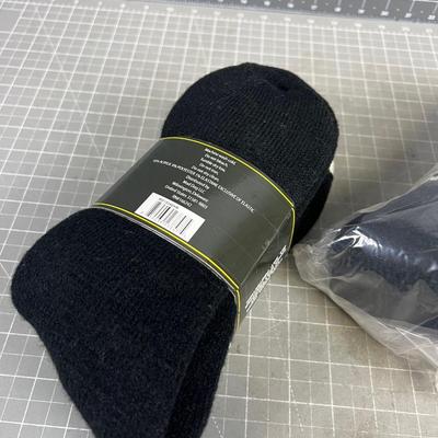 (2) MEN'S HOT FEET (4 Total) Socks 