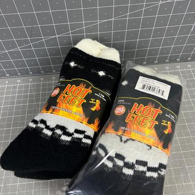 (2) MEN'S HOT FEET (4 Total) Socks 