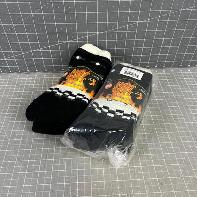 (2) MEN'S HOT FEET (4 Total) Socks 