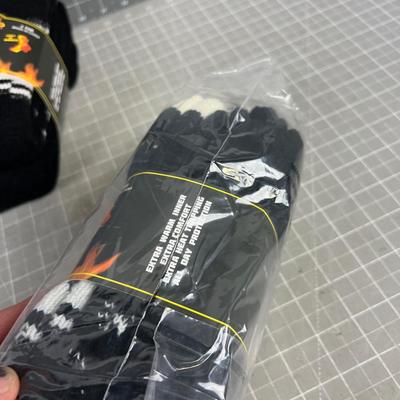 (2) MEN'S HOT FEET (4 Total) Socks 