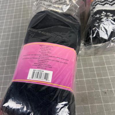 (2) Sets of WOMEN'S HOT FEET (total 4) Socks