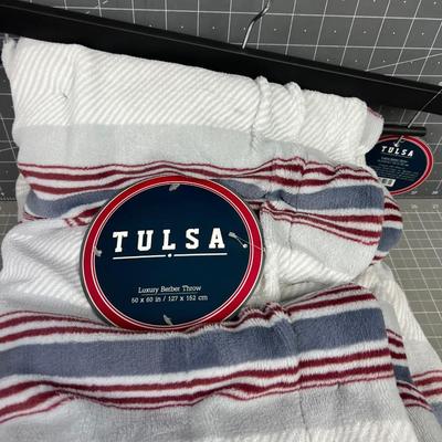 FLEECE Throw NEW 