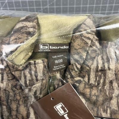 (1) CHESAPEAKE YOUTH Size CL  Pullover CAMO 