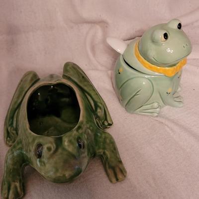 2 ceramic frogs