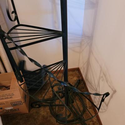 Spiral staircase for plants, knickknacks or cats