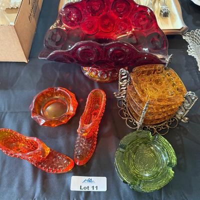 Assortment of colored glass pieces - Ashtrays etc.