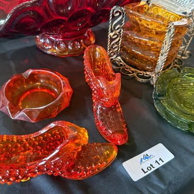 Assortment of colored glass pieces - Ashtrays etc.