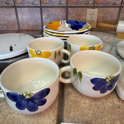 Set of Italian ceramic La Primula hand painted bowls/mugs