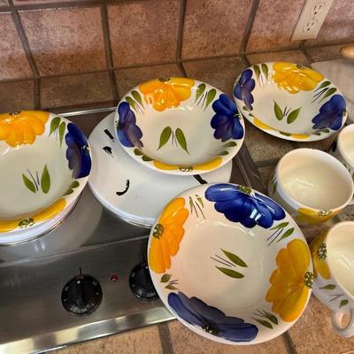 Set of Italian ceramic La Primula hand painted bowls/mugs