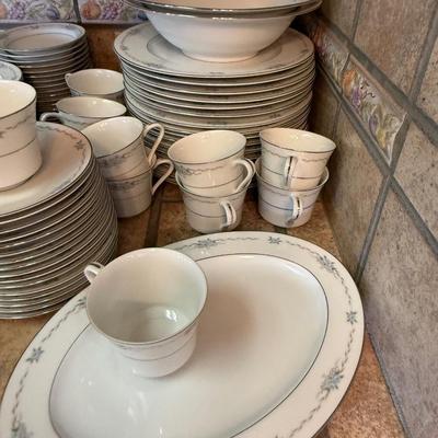 Huge vintage Style House Fine China Set from Japan