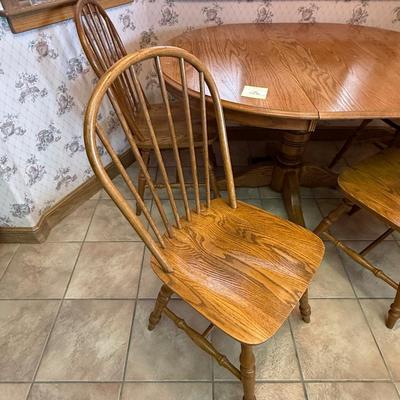 Oak wood Dining Set w/4 chairs & 1 leaf