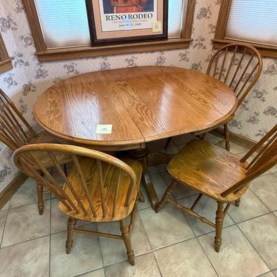 Oak wood Dining Set w/4 chairs & 1 leaf