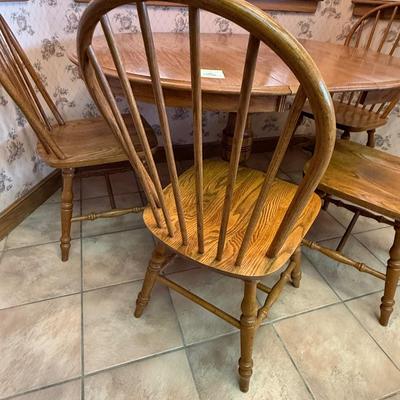 Oak wood Dining Set w/4 chairs & 1 leaf