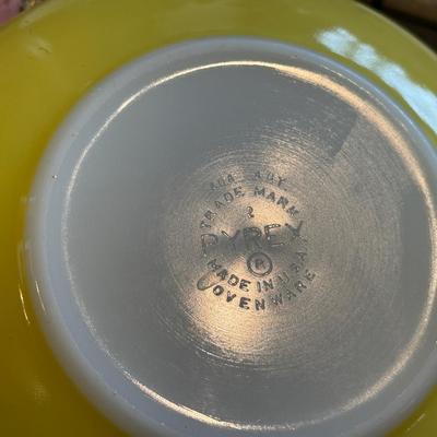 Set of 3 Vintage mixing bowls - 2 Pyrex & 1 Anchor Hocking
